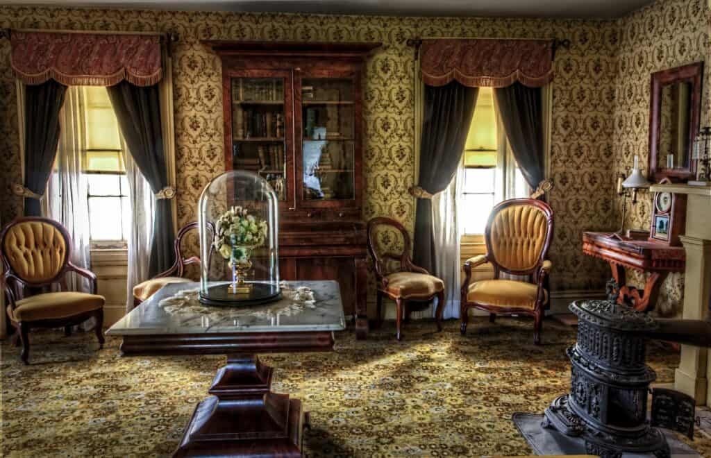 gardiner der passer til en victoriansk indretningsstil